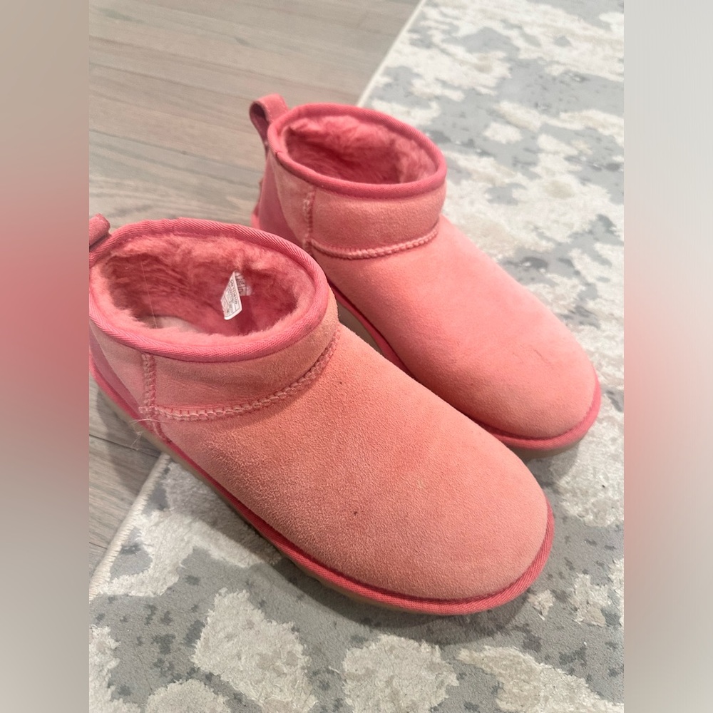 Women’s Uggs size 9